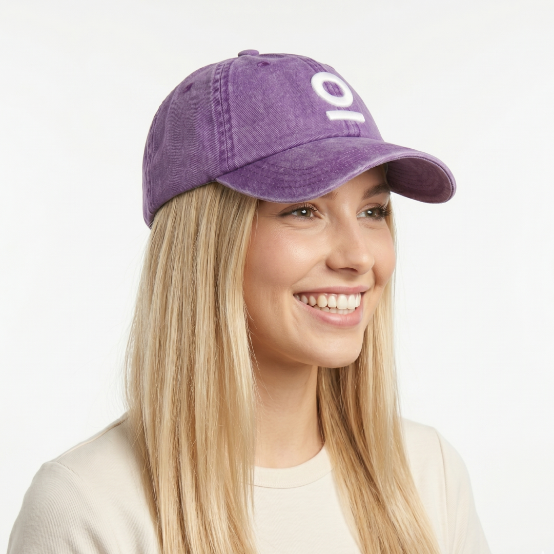 Gorra dad cap Mosh con modelo